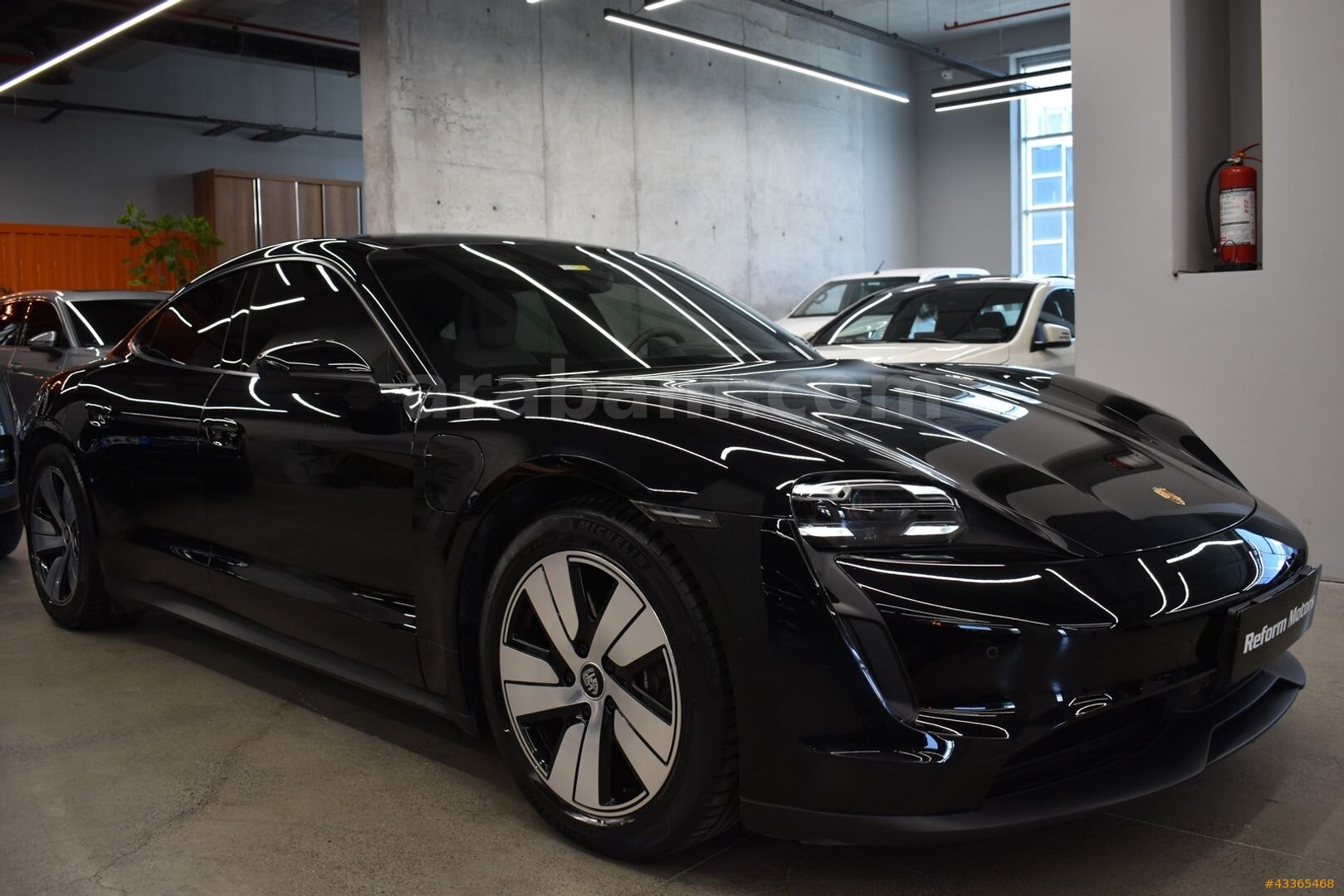 Galeriden Porsche Taycan Elektrik 2021 Model İstanbul 34.600 km Siyah 3