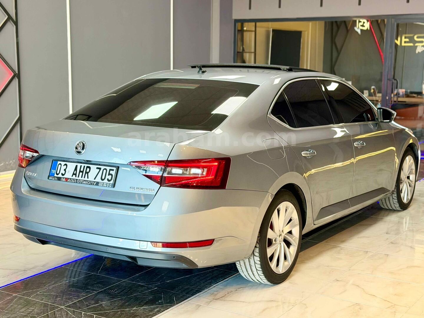 Galeriden Skoda SuperB 1.6 TDI Prestige 2015 Model Afyonkarahisar 266.000 km Gri (Gümüş) 2