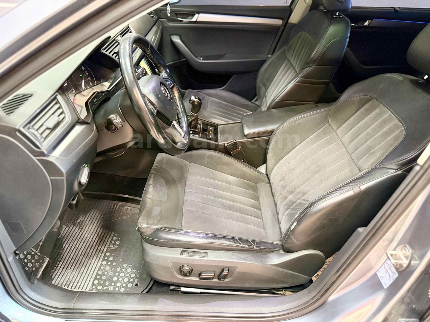 Galeriden Skoda SuperB 1.6 TDI Prestige 2015 Model Afyonkarahisar 266.000 km Gri (Gümüş) 4