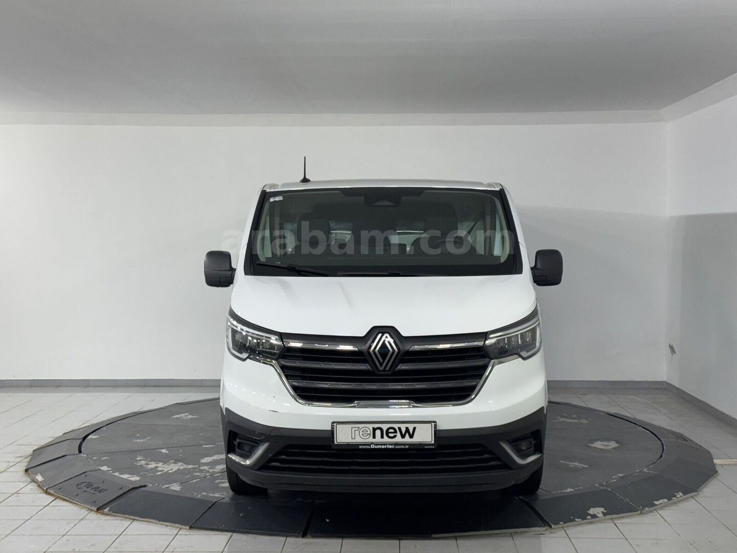Galeriden Renault Trafic 2.0 DCI Grand Confort 2024 Model İstanbul 94.965 km Beyaz 2