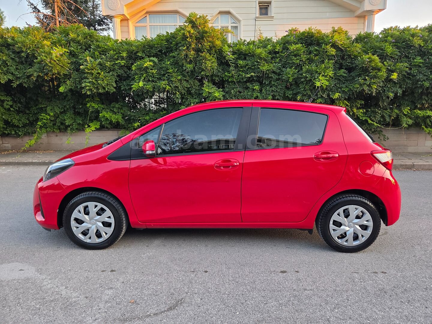 Galeriden Toyota Yaris 1.5 Fun Special 2017 Model Ankara 62.800 km Kırmızı 3