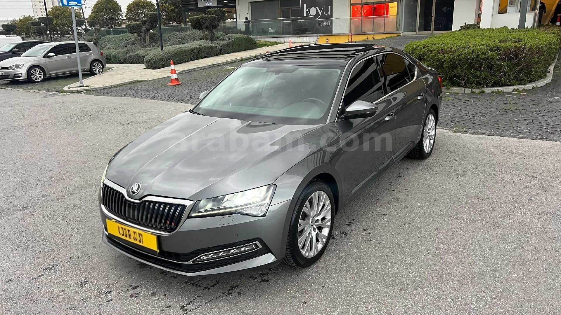 Sahibinden Skoda SuperB 1.5 TSI Prestige 2023 Model İstanbul 63.500 km Füme 5
