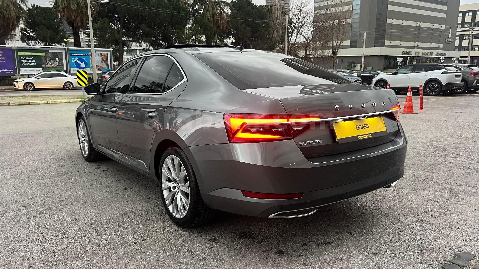 Sahibinden Skoda SuperB 1.5 TSI Prestige 2023 Model İstanbul 63.500 km Füme 4
