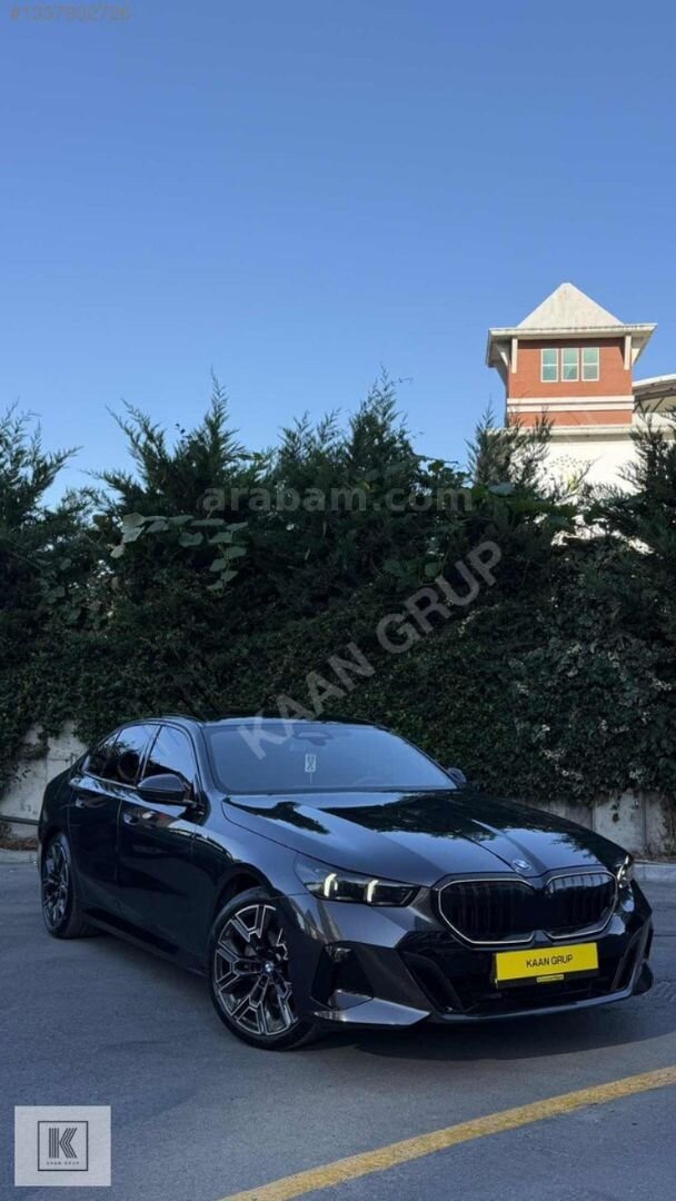 Galeriden BMW 5 Serisi 520i M Sport 2025 Model İstanbul 10.000 km Füme 1