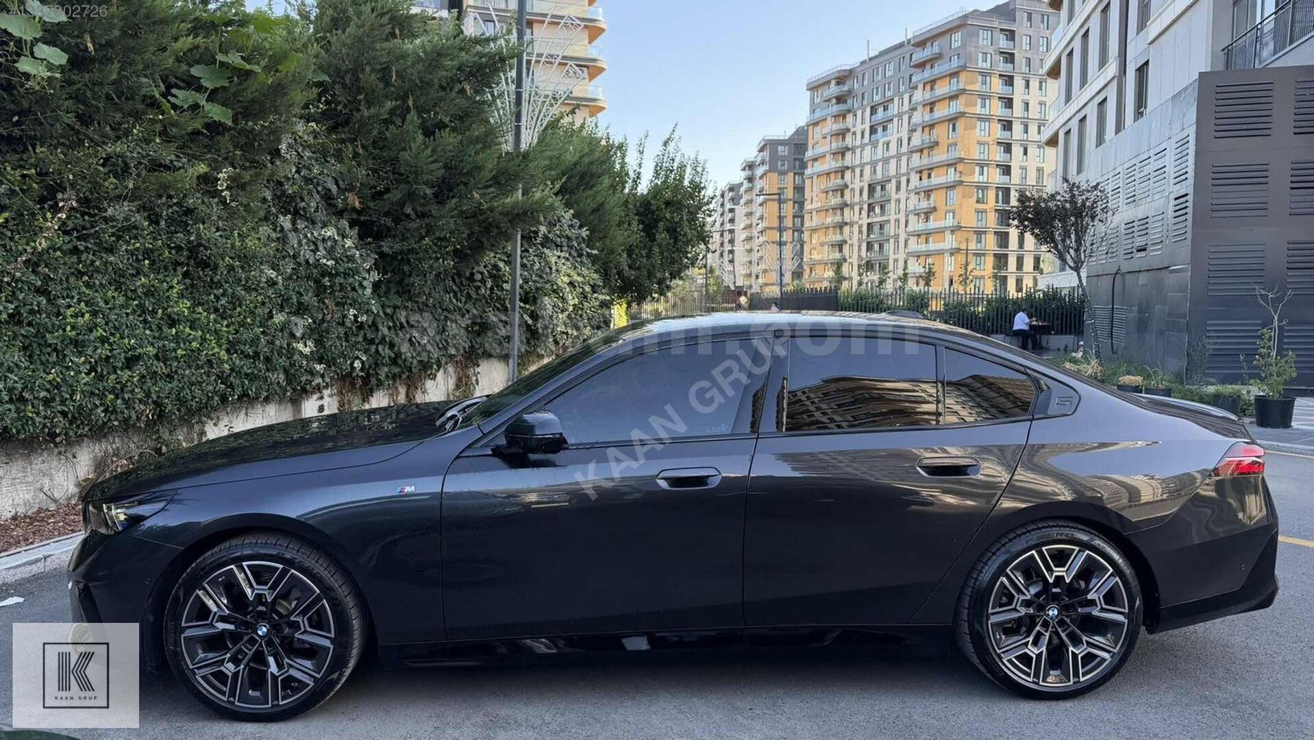 Galeriden BMW 5 Serisi 520i M Sport 2025 Model İstanbul 10.000 km Füme 4