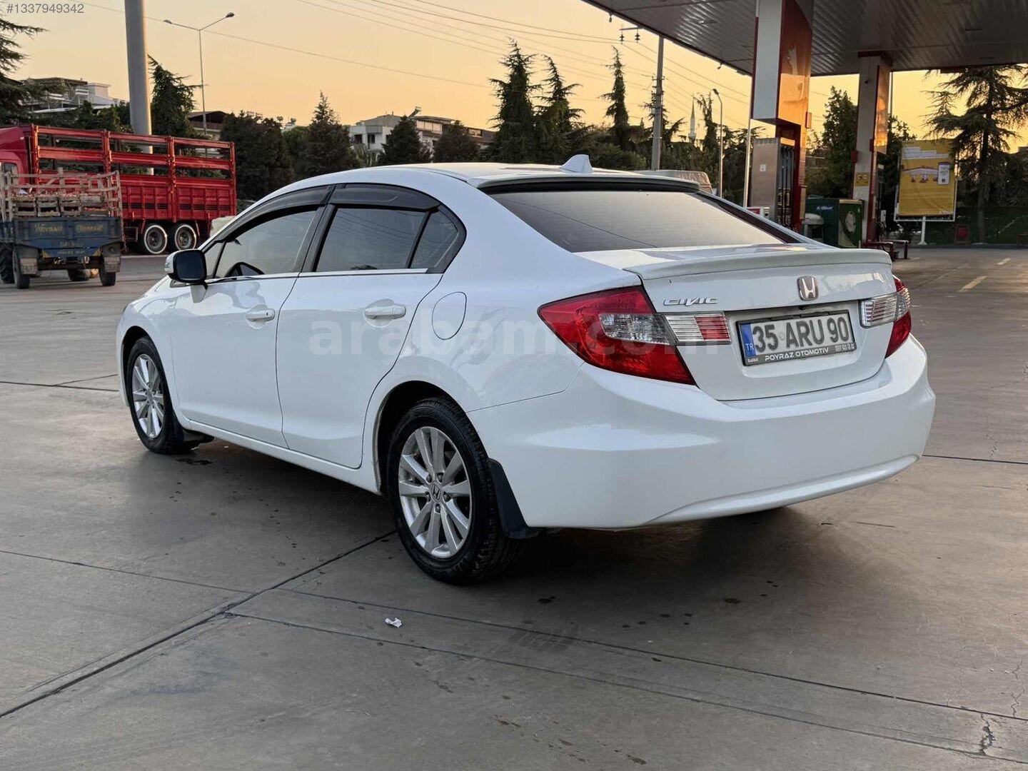 Galeriden Honda Civic 1.6i VTEC Dream 2016 Model Manisa 117.000 km Beyaz 4