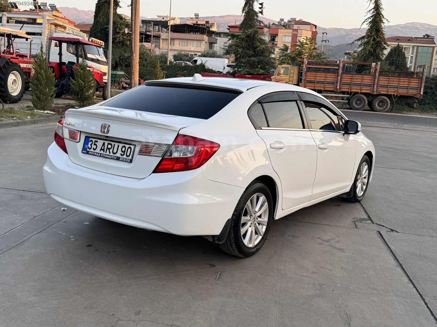 Galeriden Honda Civic 1.6i VTEC Dream 2016 Model Manisa 117.000 km Beyaz 6