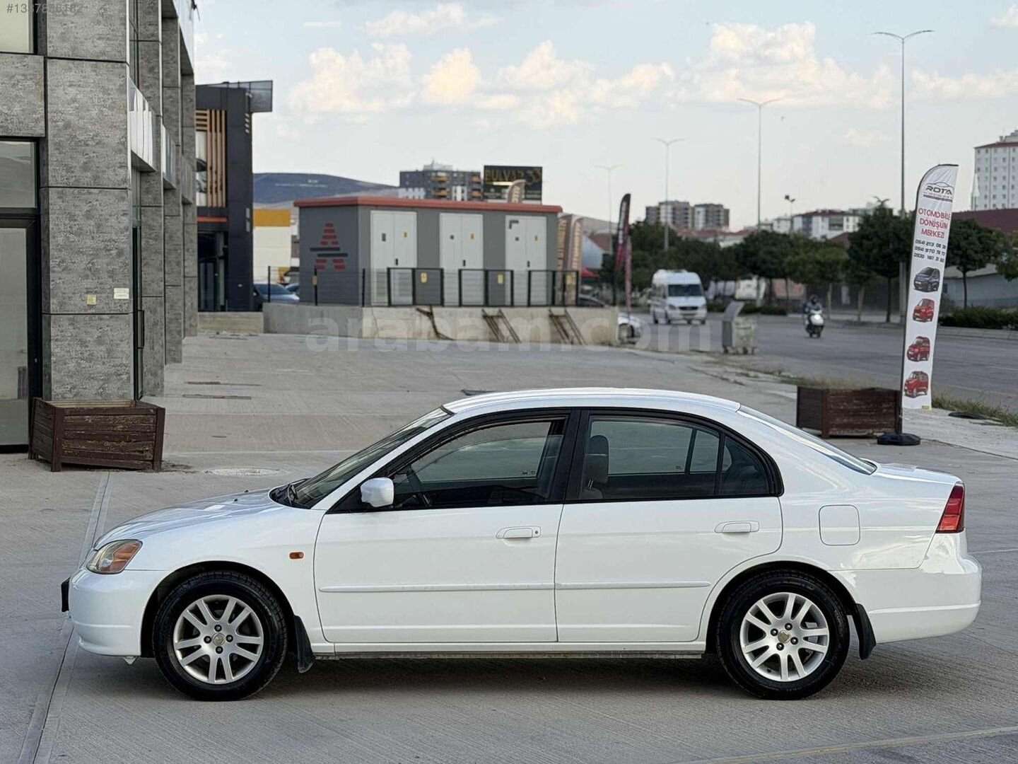 Galeriden Honda Civic 1.6i VTEC ES 2003 Model Ankara 230.000 km Beyaz 7