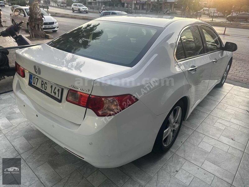 Galeriden Honda Accord 2.0 Executive 2012 Model Antalya 270.000 km Beyaz