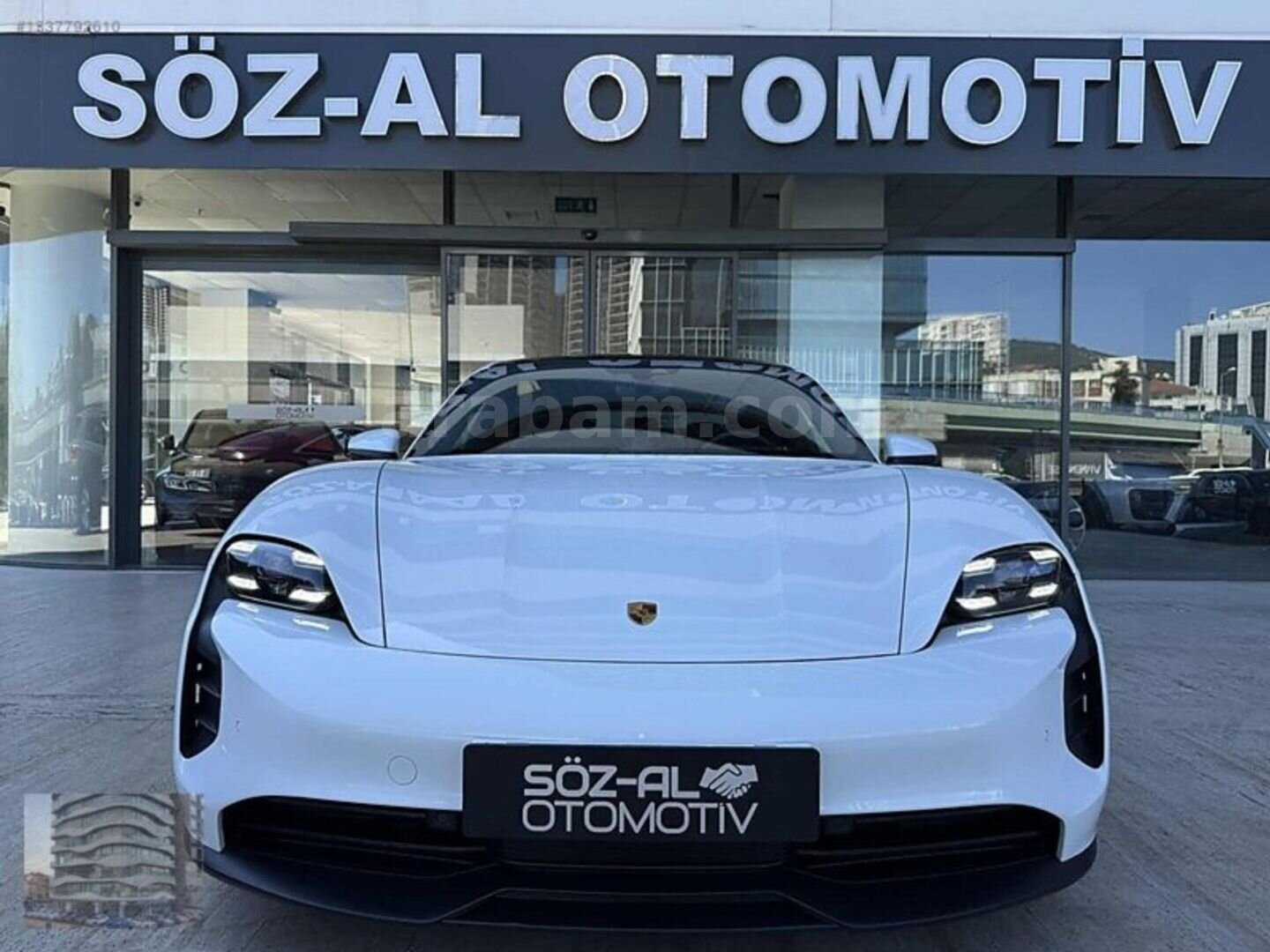 Galeriden Porsche Taycan Elektrik 4S Performance Plus 2022 Model İstanbul 14.000 km Beyaz 2