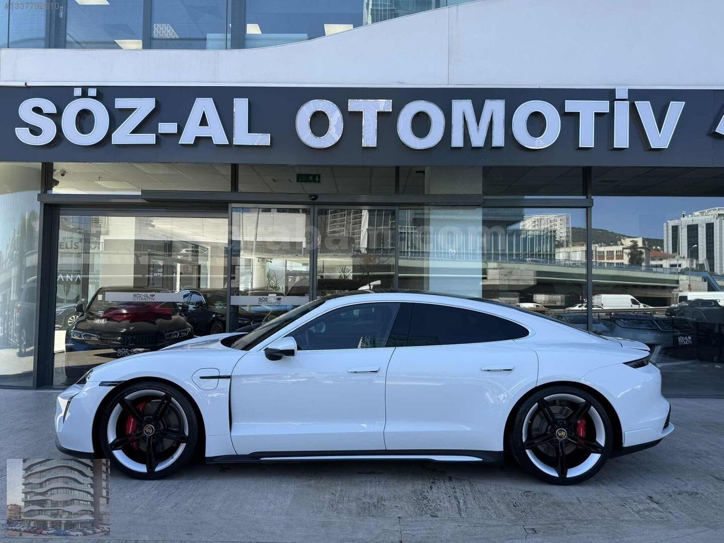 Galeriden Porsche Taycan Elektrik 4S Performance Plus 2022 Model İstanbul 14.000 km Beyaz 5