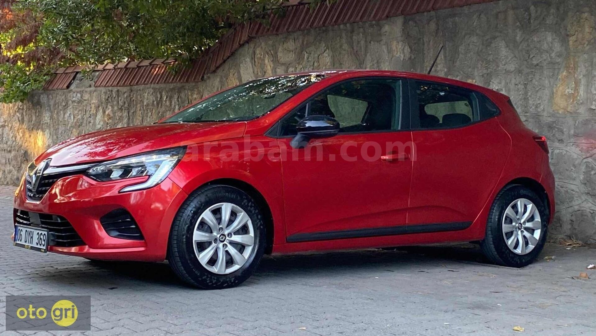Galeriden Renault Clio 1.0 TCe Joy 2023 Model İstanbul 92.000 km Kırmızı 2