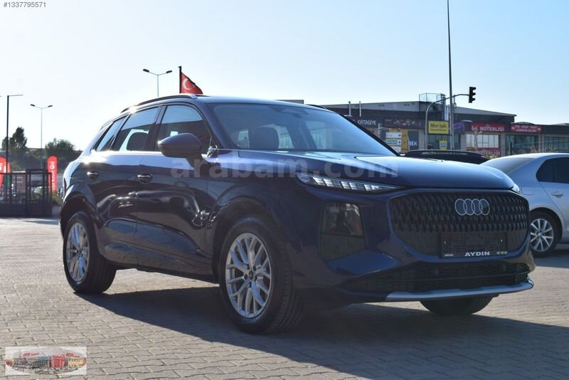 2025 AUDİ Q3 1.5 TFSİ MAVİ / 6.100 KM /HATASIZ 2