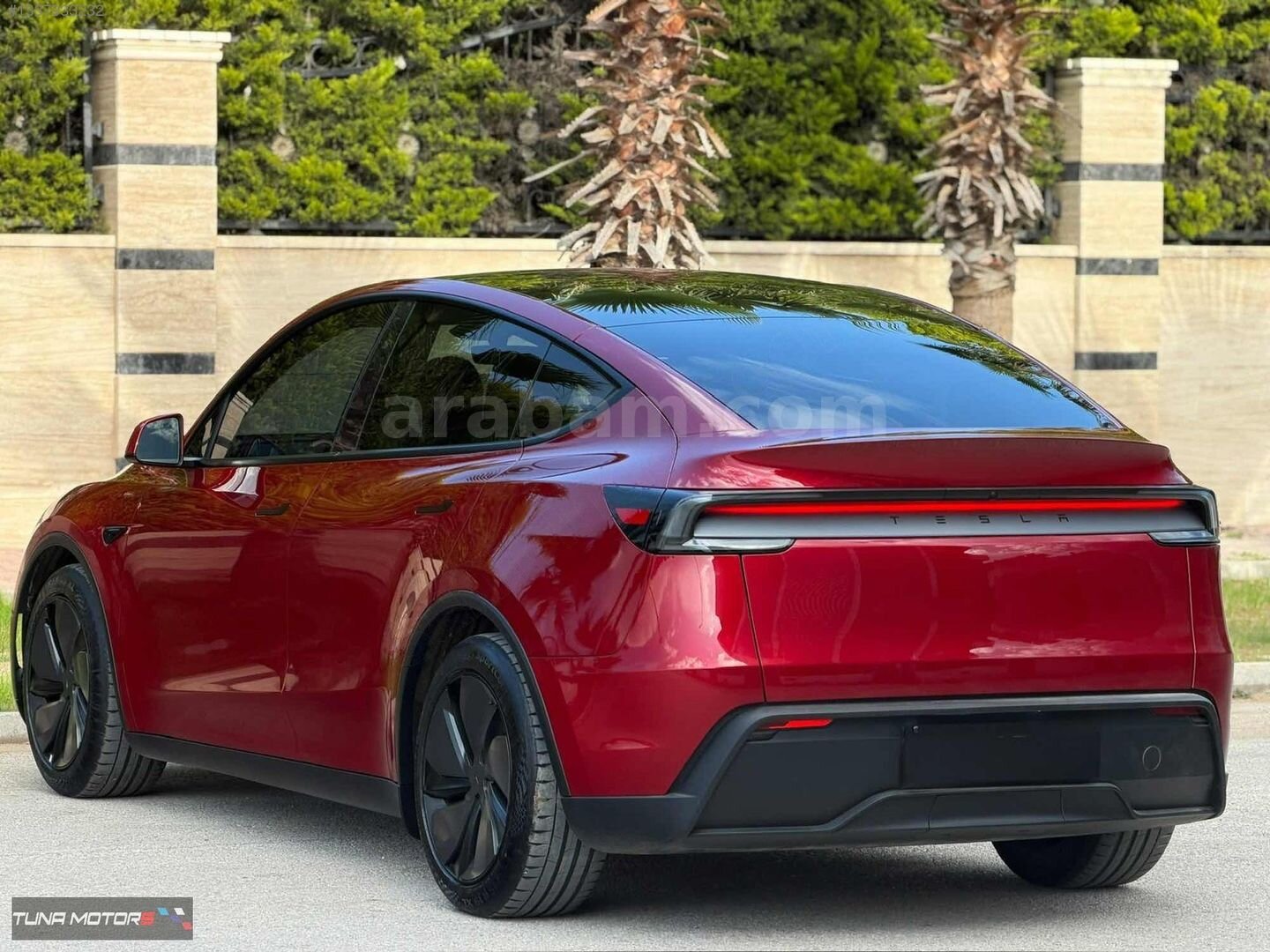 Galeriden Tesla Model Y Premium (Juniper) 2025 Model Antalya 11.000 km Bordo 2