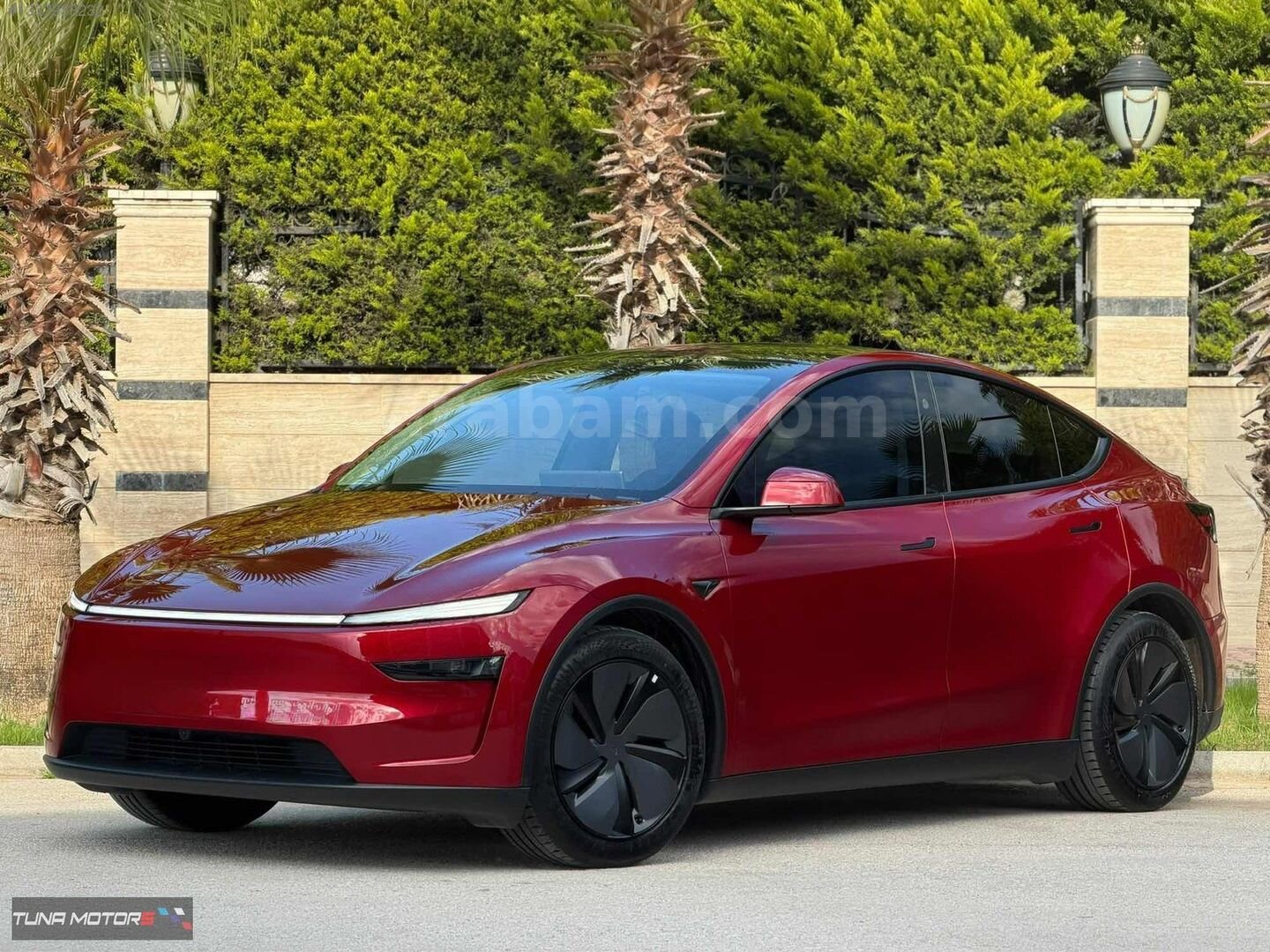 Galeriden Tesla Model Y Premium (Juniper) 2025 Model Antalya 11.000 km Bordo 1