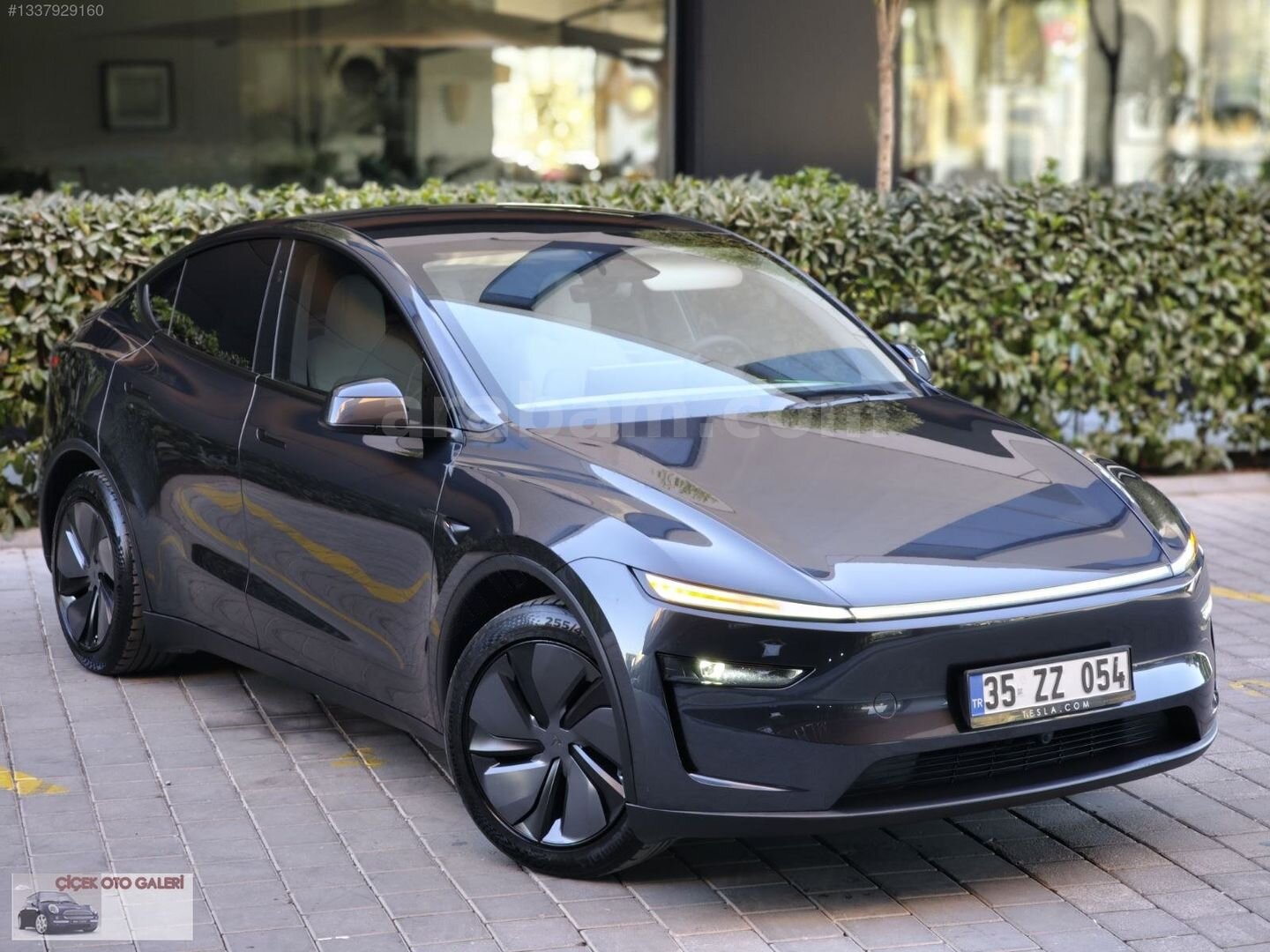 Galeriden Tesla Model Y Premium (Juniper) 2025 Model İzmir 28.000 km Siyah 1