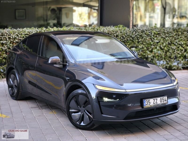 Galeriden Tesla Model Y Premium (Juniper) 2025 Model İzmir 28.000 km Siyah
