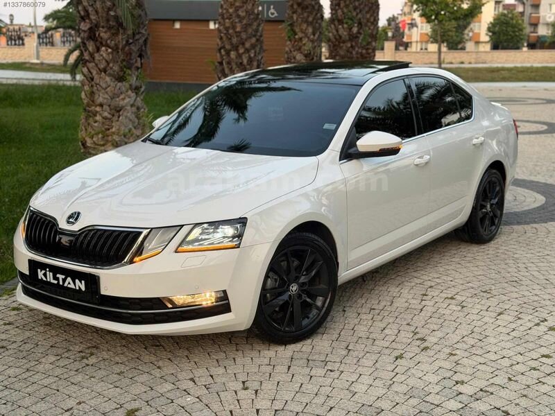 2017 HATASIZ SKODA OCTAVİA 1.4 TSI SPORT CAM TAVAN OTOMATİK