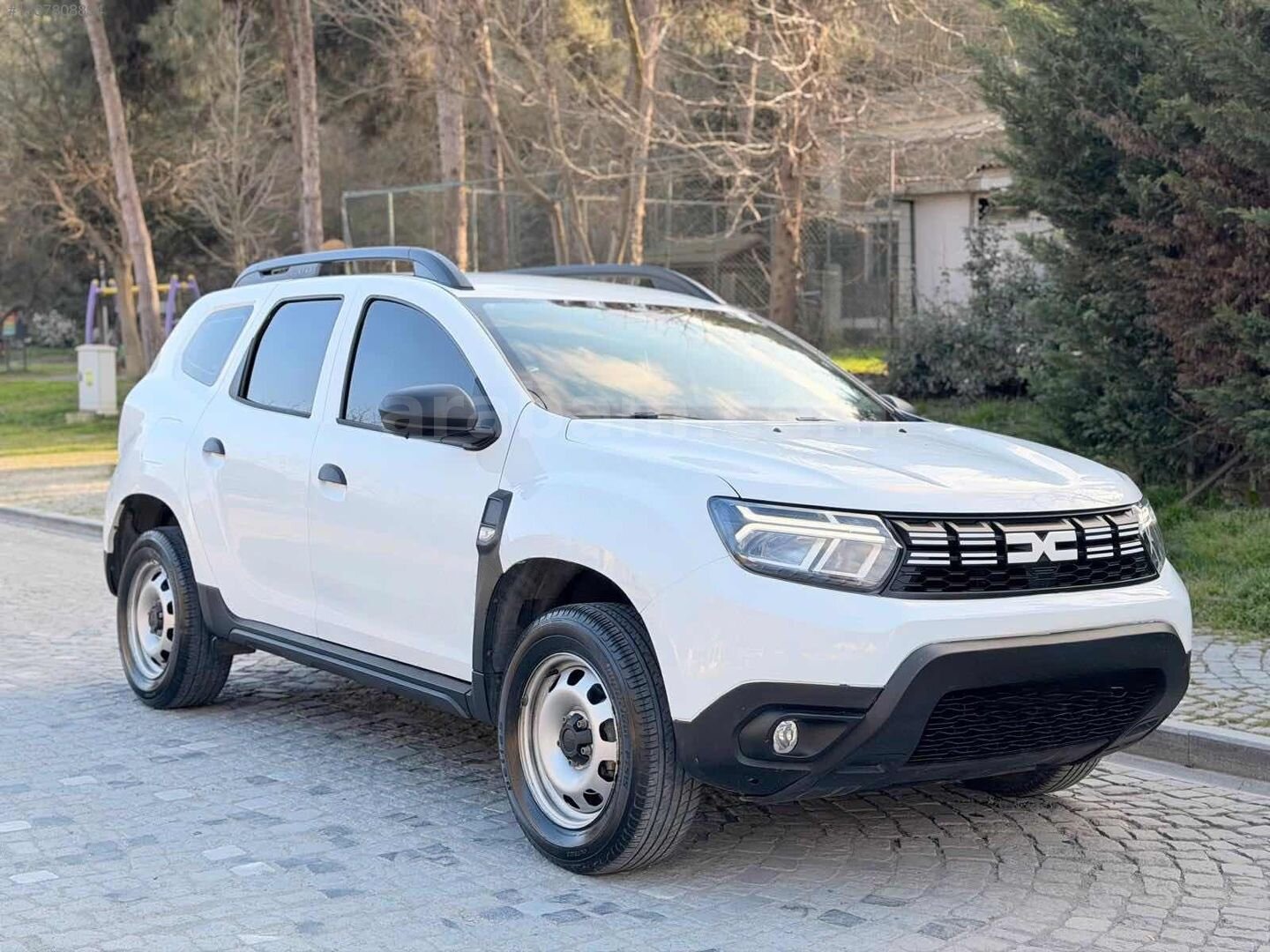 TEM MOTORS'TAN 2023 MODEL DACİA DUSTER 4