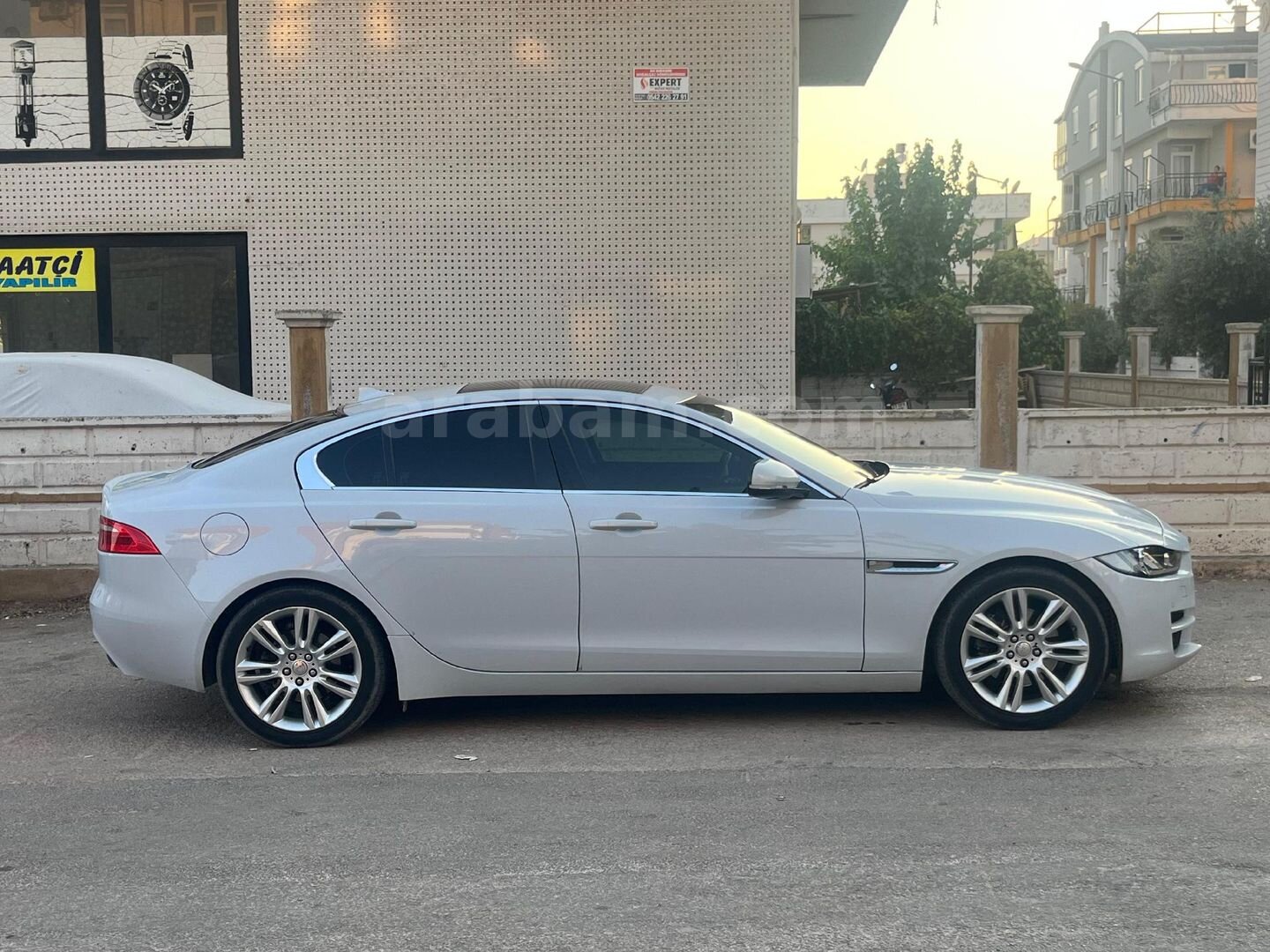 Sahibinden Jaguar XE 2.0 D Prestige Plus 2015 Model Antalya 175.000 km Beyaz 3