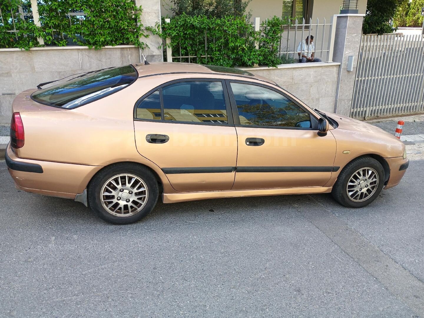 Sahibinden Mitsubishi Carisma 1.6 Avance 2001 Model İstanbul 248.000 km Altın 4