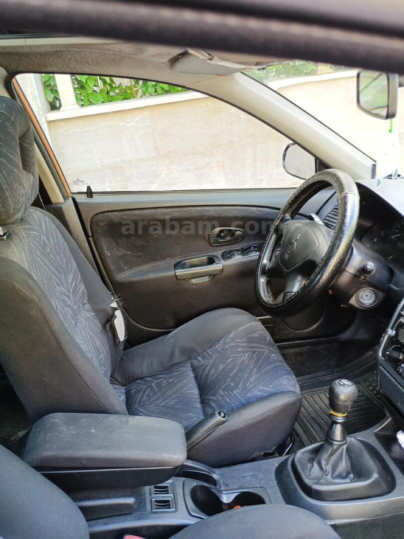 Sahibinden Mitsubishi Carisma 1.6 Avance 2001 Model İstanbul 248.000 km Altın 5