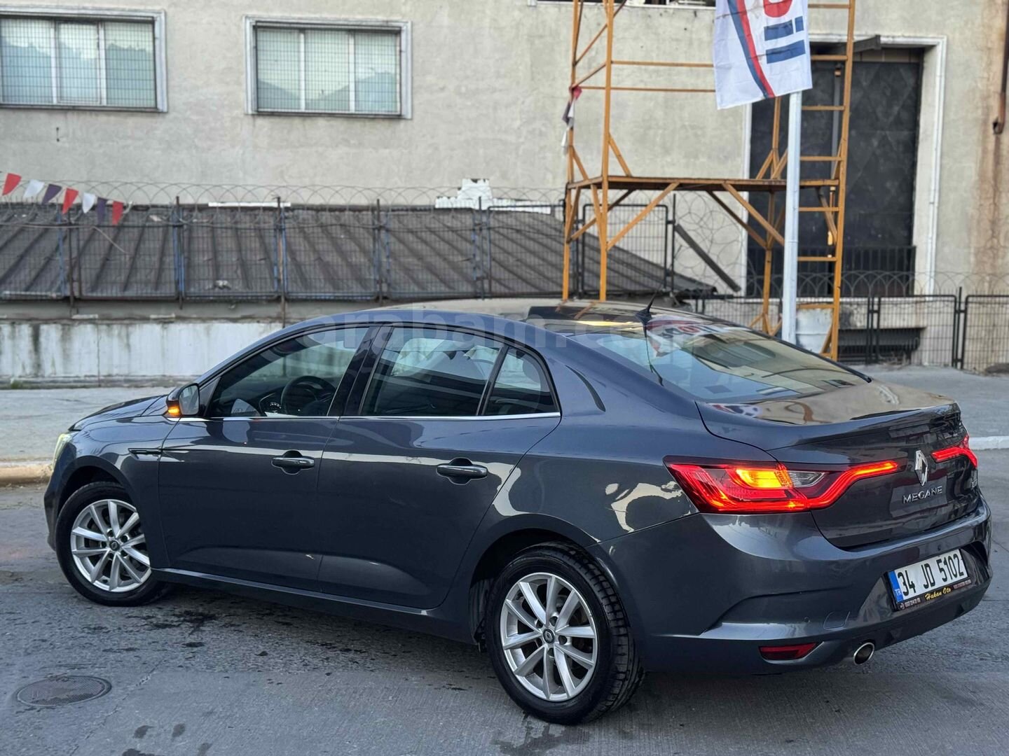 Sahibinden Renault Megane 1.5 dCi Touch 2016 Model İstanbul 130.000 km Füme 4