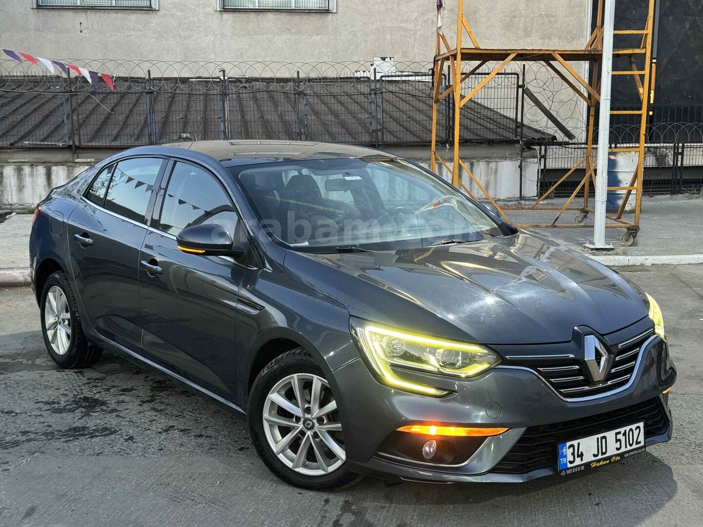 Sahibinden Renault Megane 1.5 dCi Touch 2016 Model İstanbul 130.000 km Füme 3