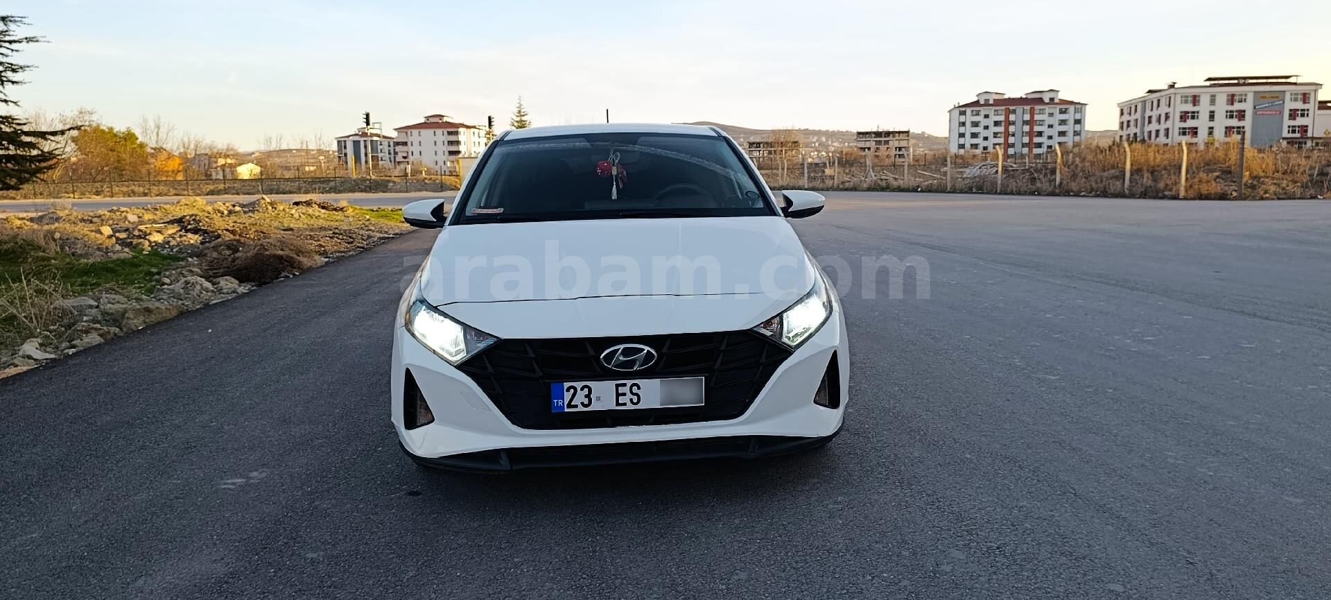 Sahibinden Hyundai i20 1.4 MPI Jump 2022 Model Elazığ 124.000 km Beyaz 1