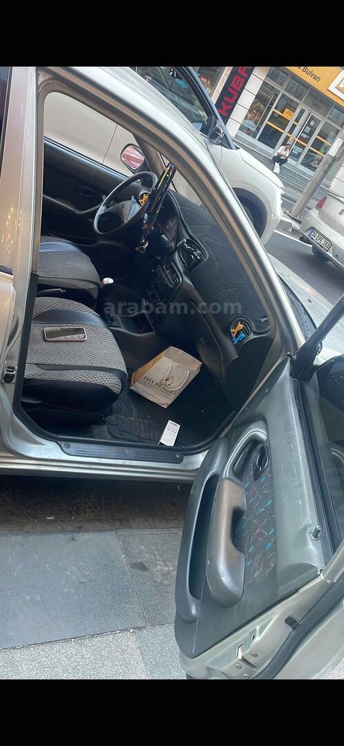 Sahibinden Hyundai Accent 1.3 LX 2000 Model İstanbul 246.000 km Gri 6
