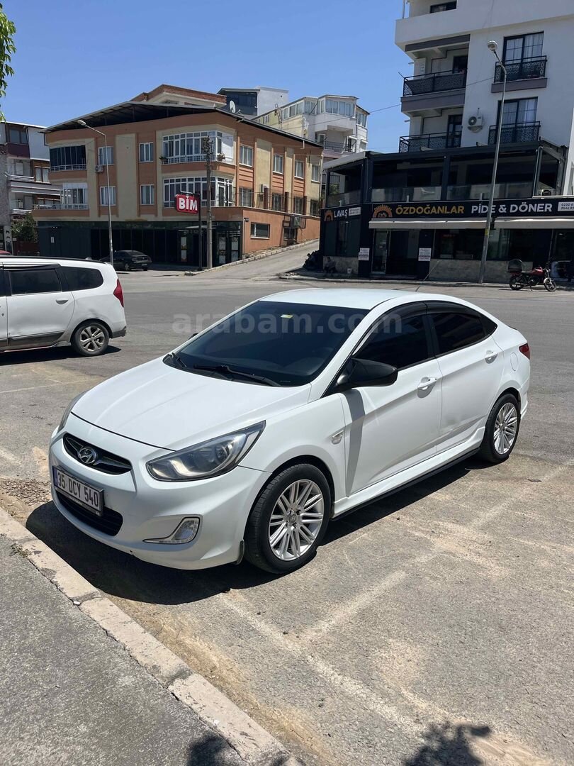 Sahibinden Hyundai Accent Blue 1.6 CRDI Biz 2014 Model İzmir 224.000 km Beyaz 2