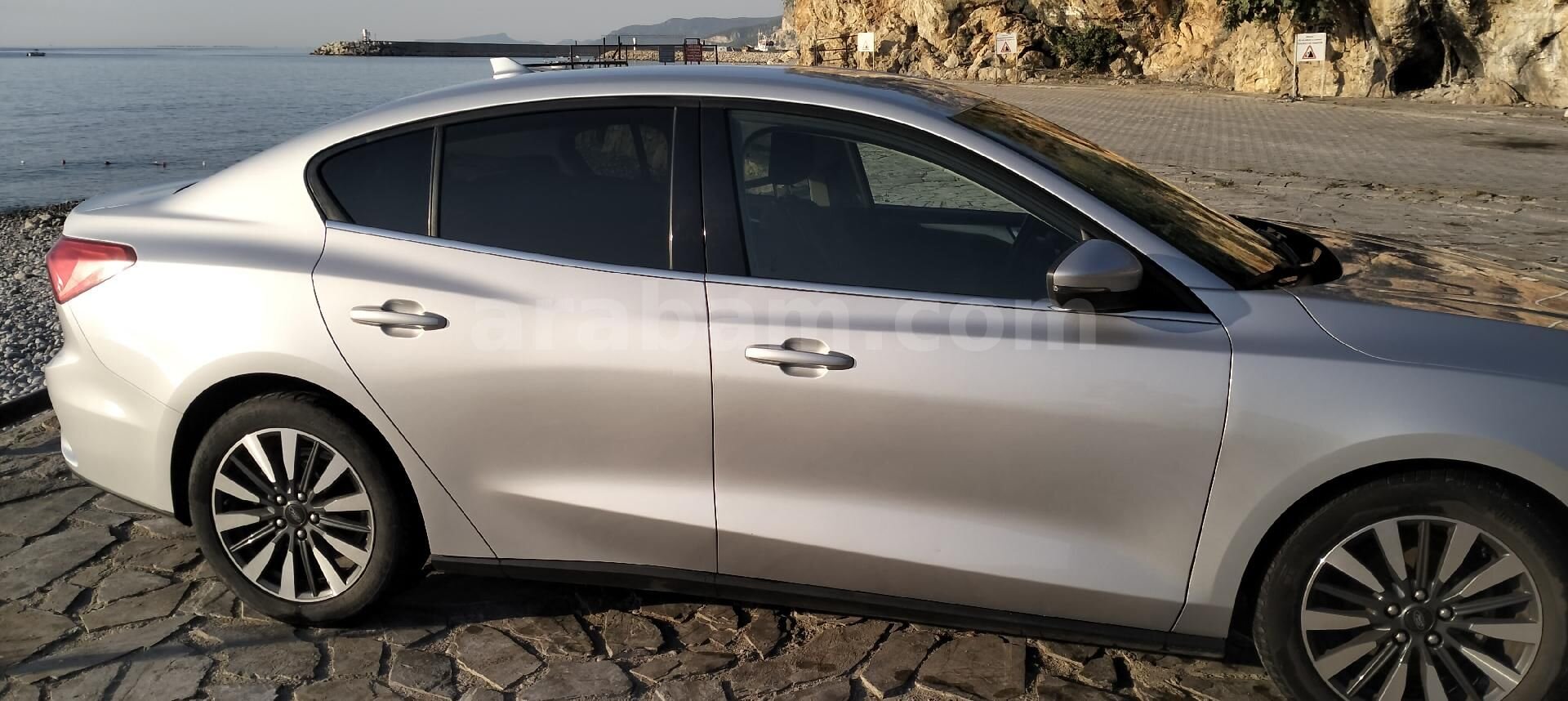 Sahibinden Ford Focus 1.0 EcoBoost Titanium Stil 2023 Model Antalya 50.750 km Gri (Gümüş) 6