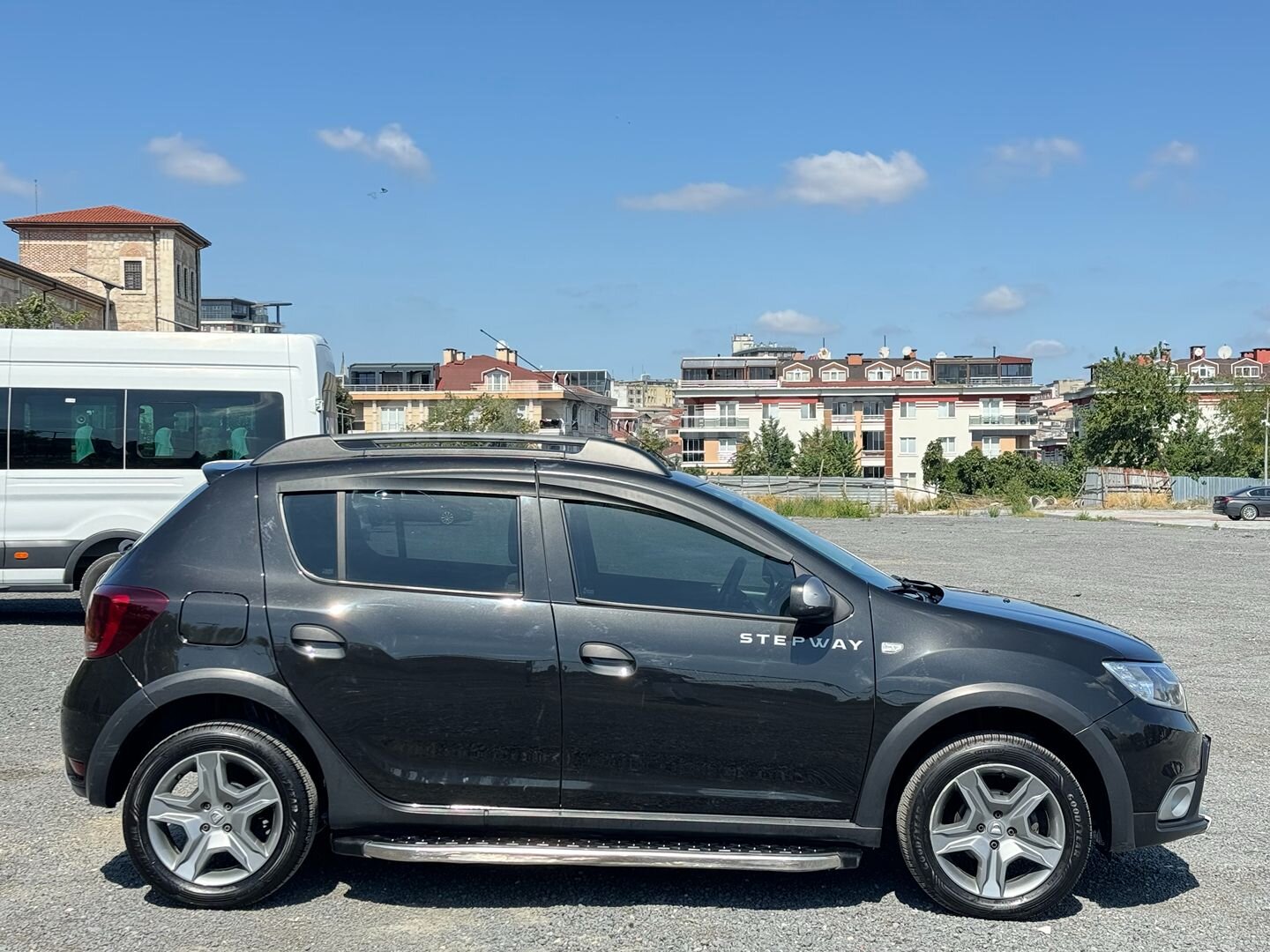 Galeriden Dacia Sandero 1.5 dCi Stepway 2017 Model İstanbul 140.000 km Füme 7