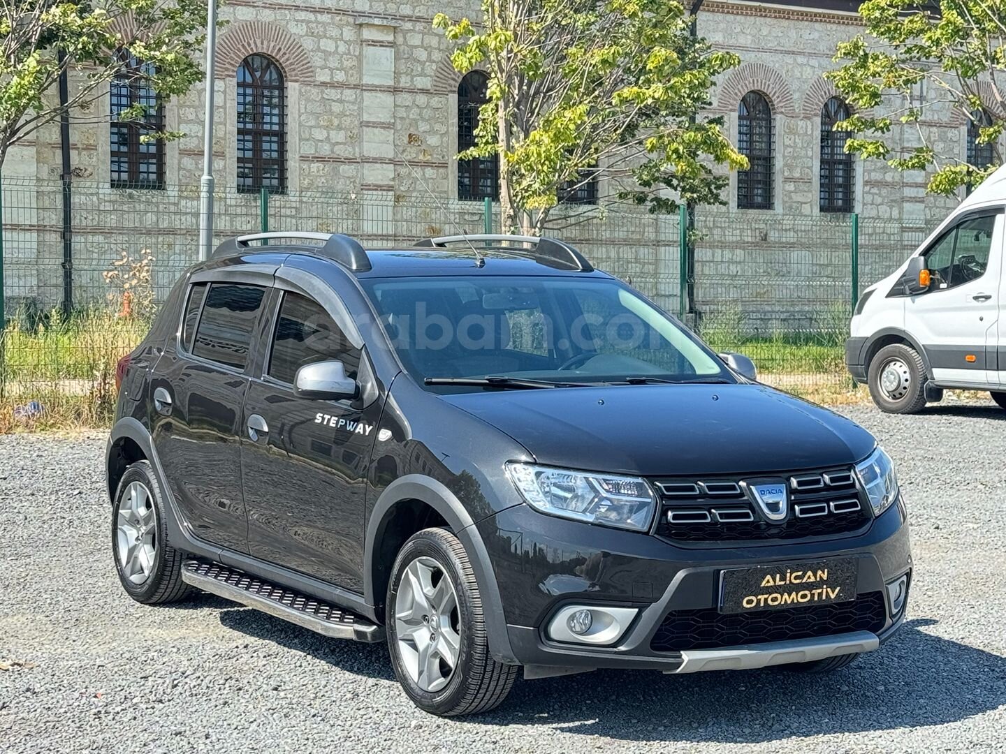 Galeriden Dacia Sandero 1.5 dCi Stepway 2017 Model İstanbul 140.000 km Füme 2
