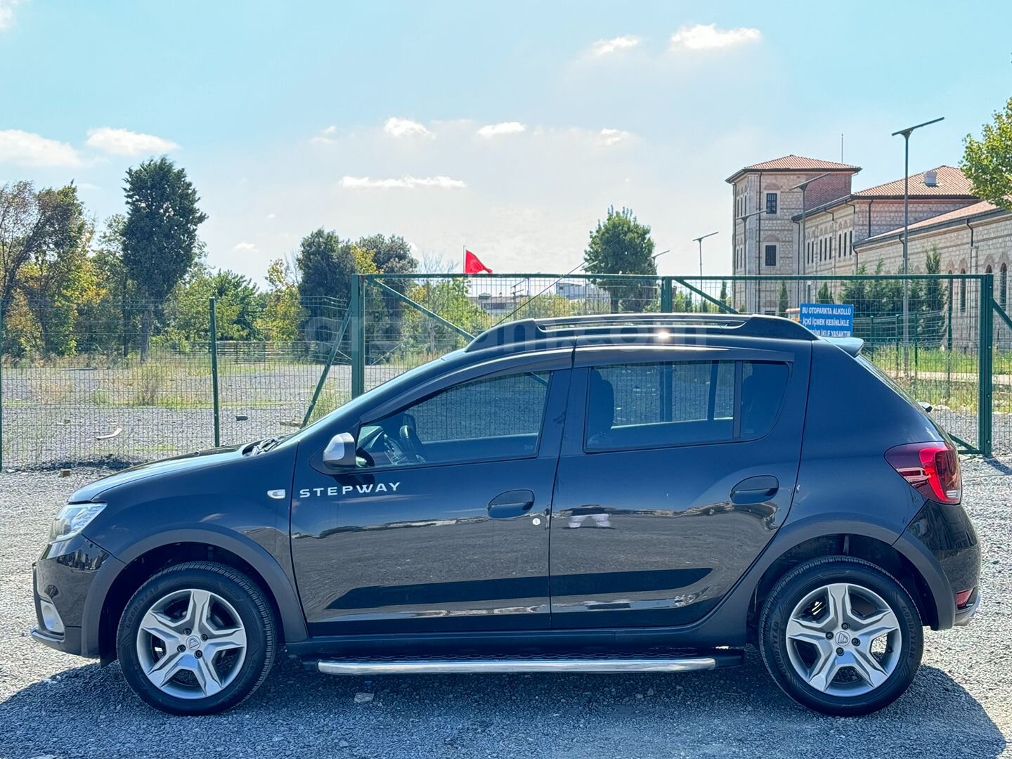 Galeriden Dacia Sandero 1.5 dCi Stepway 2017 Model İstanbul 140.000 km Füme 6