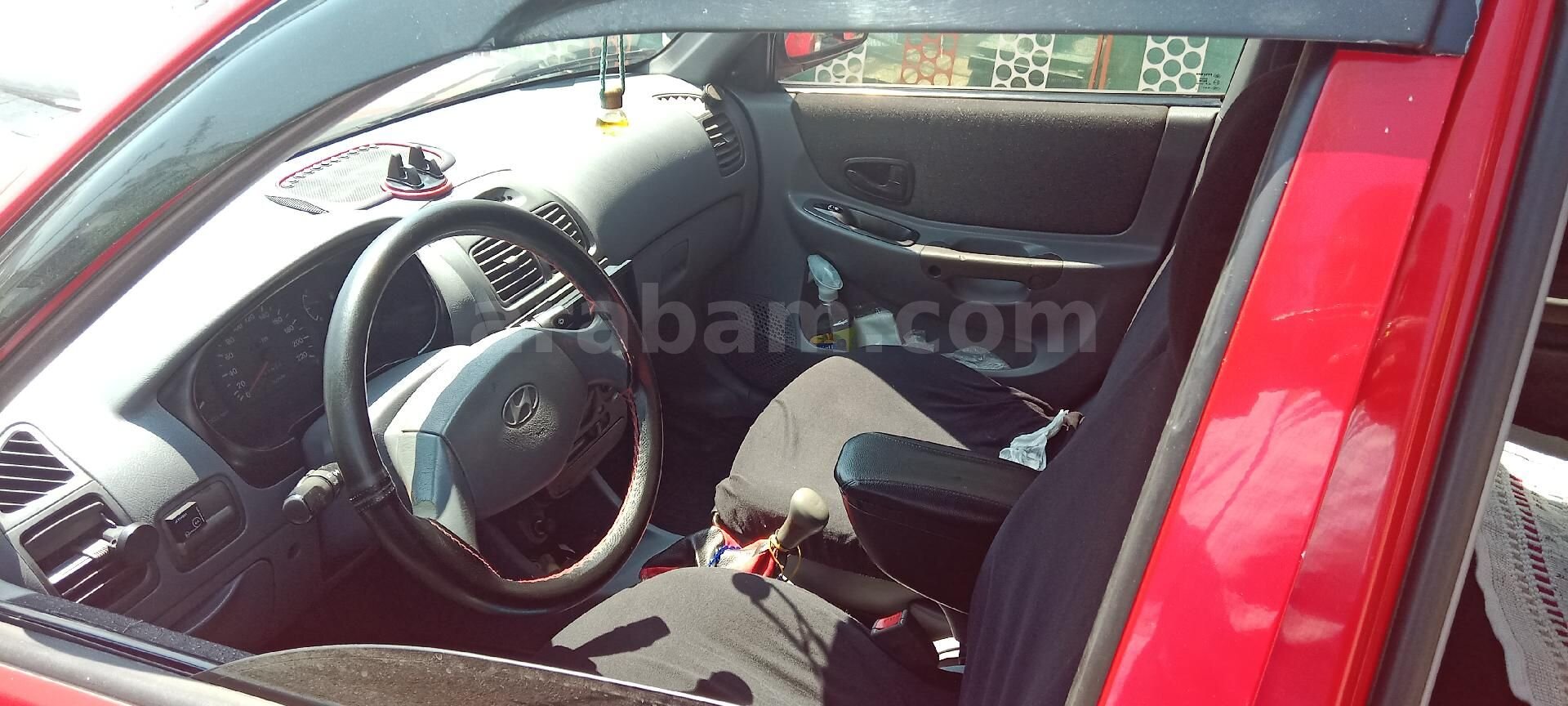 Sahibinden Hyundai Accent 1.3 LX 2001 Model Sivas 280.000 km Kırmızı 3