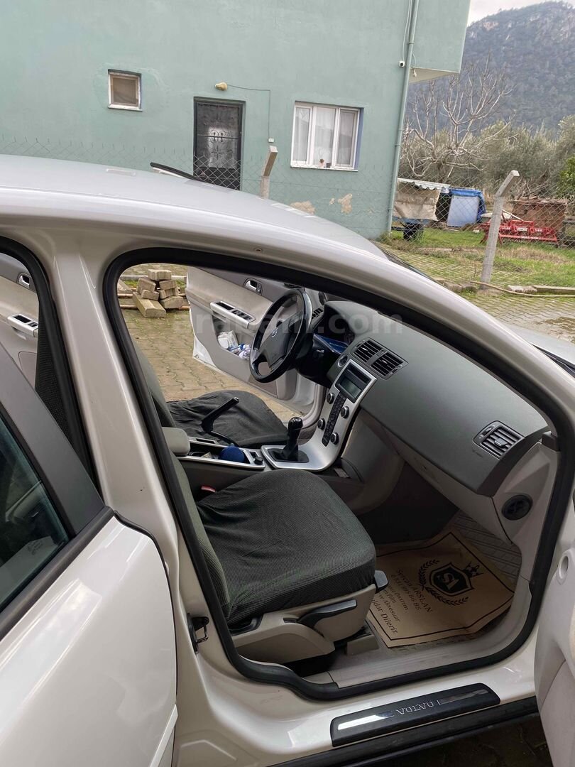 Sahibinden Volvo S40 1.6 D 2011 Model Manisa 198.500 km Beyaz 6