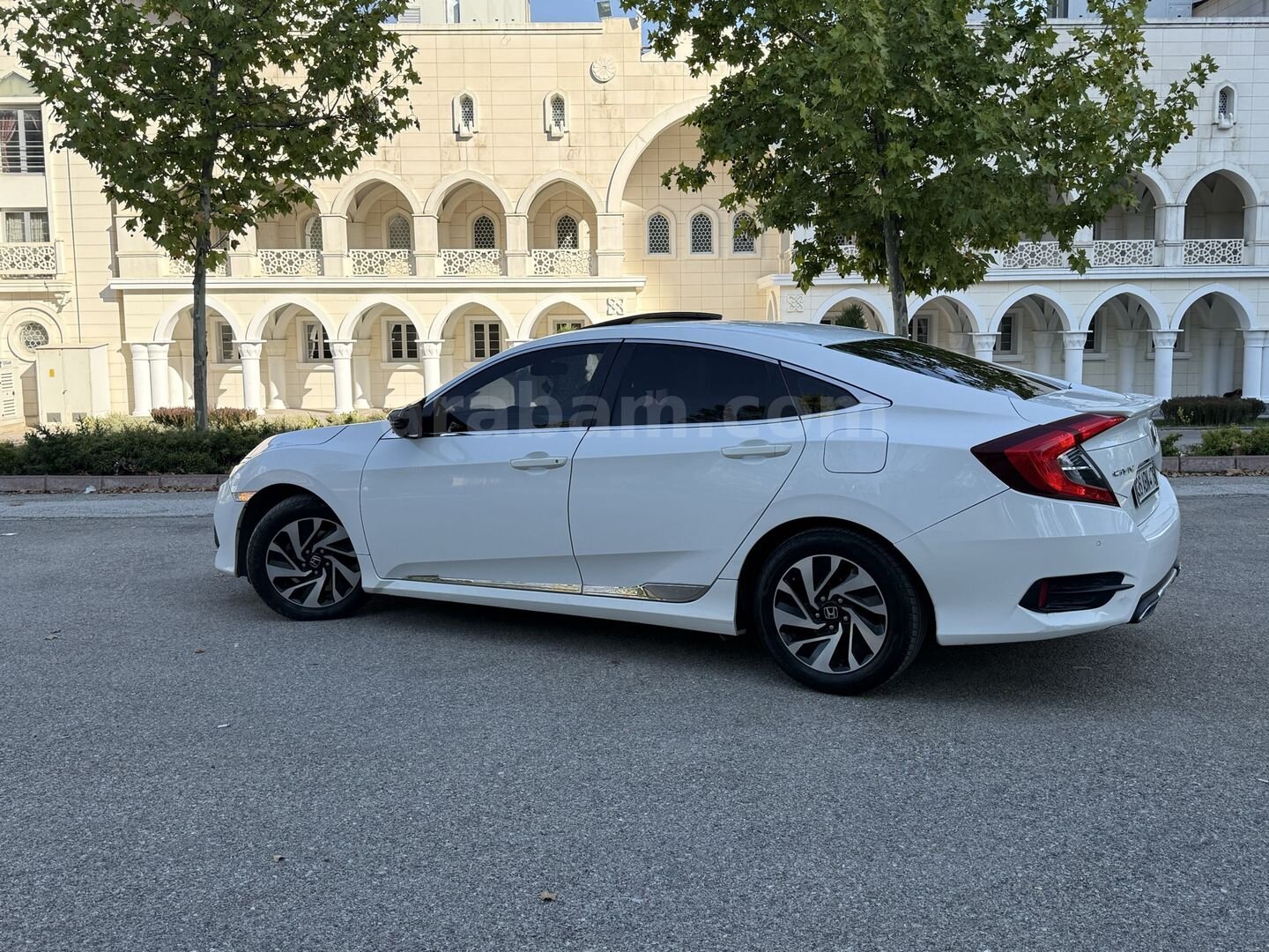 Galeriden Honda Civic 1.6i VTEC Eco Elegance 2018 Model Ankara 188.000 km Beyaz 5
