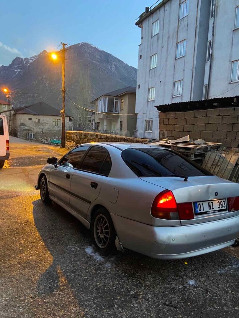 Sahibinden Mitsubishi Carisma 1.6 GLX 2000 Model Hakkari 350.000 km Gri (Gümüş) 2