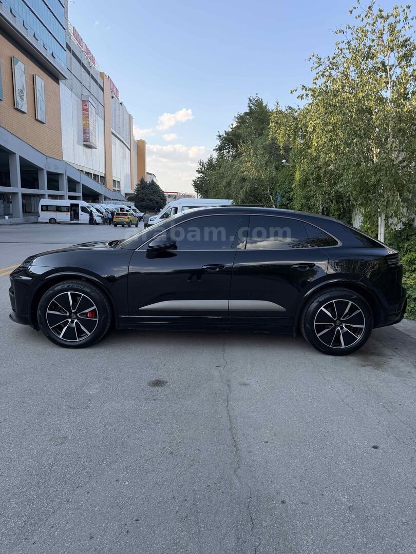 SAHİBİNDEN PORSCHE MACAN TURBO ELEKTRİKLİ 639 HP - BAYİİ 4