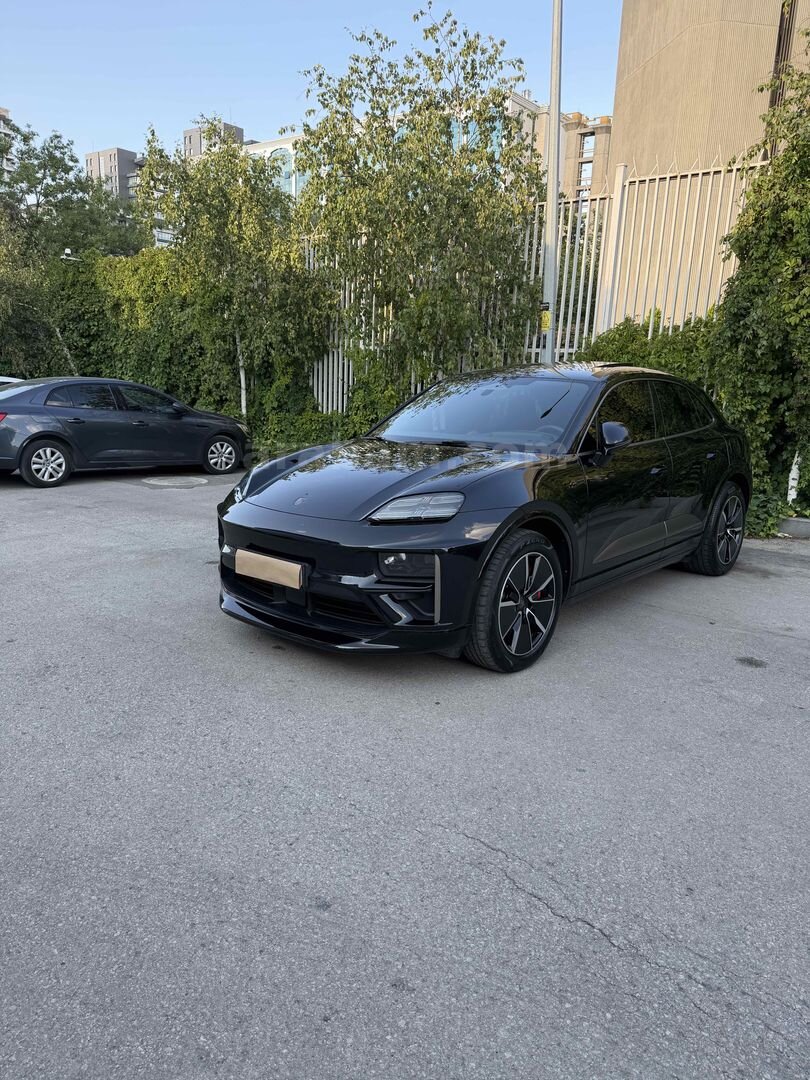 SAHİBİNDEN PORSCHE MACAN TURBO ELEKTRİKLİ 639 HP - BAYİİ 3