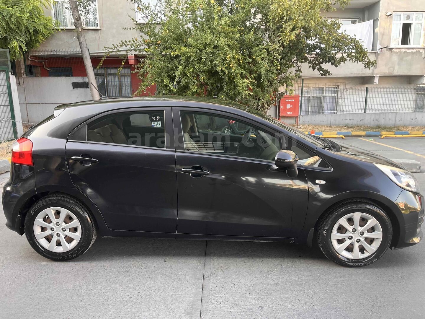 Sahibinden Kia Rio 1.4 CVVT Comfort 2015 Model İstanbul 118.000 km Siyah 4