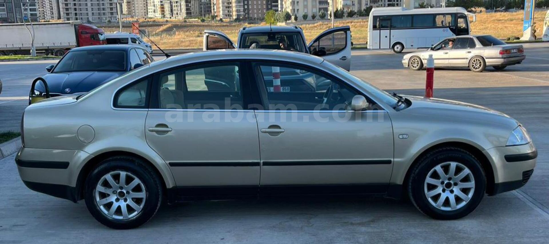 Galeriden Volkswagen Passat 1.9 TDi Comfortline 2004 Model Ankara 292.000 km Sarı 6