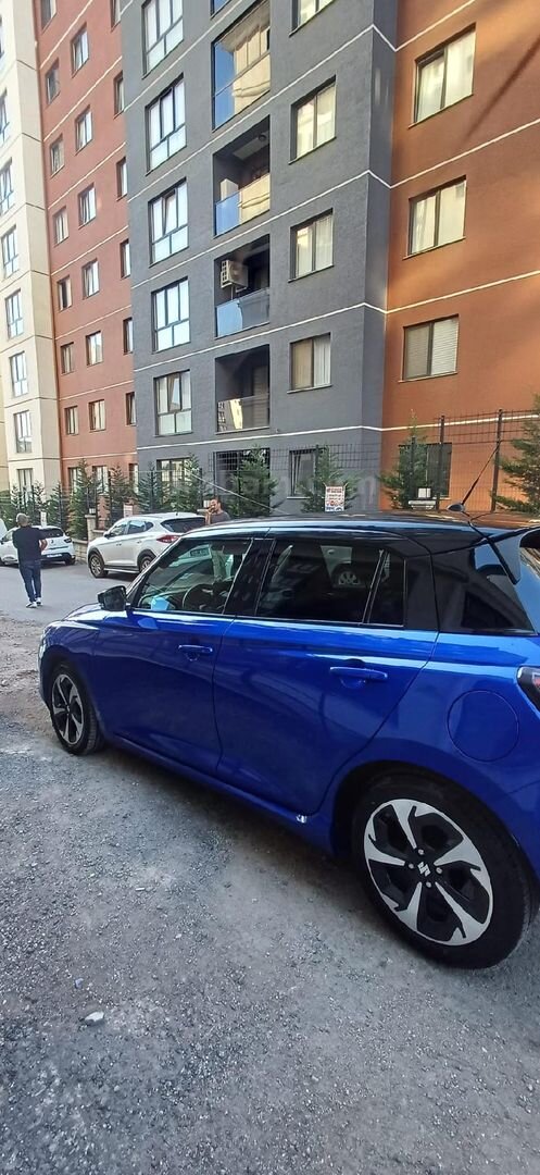 Sahibinden Suzuki Swift 1.2 Hibrit Pulse 2024 Model İstanbul 14.800 km Lacivert 2
