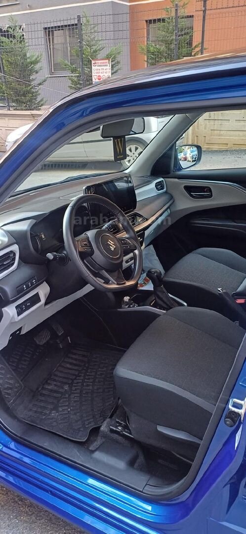 Sahibinden Suzuki Swift 1.2 Hibrit Pulse 2024 Model İstanbul 14.800 km Lacivert 3