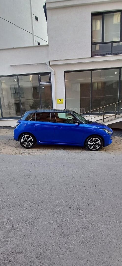 Sahibinden Suzuki Swift 1.2 Hibrit Pulse 2024 Model İstanbul 14.800 km Lacivert 6