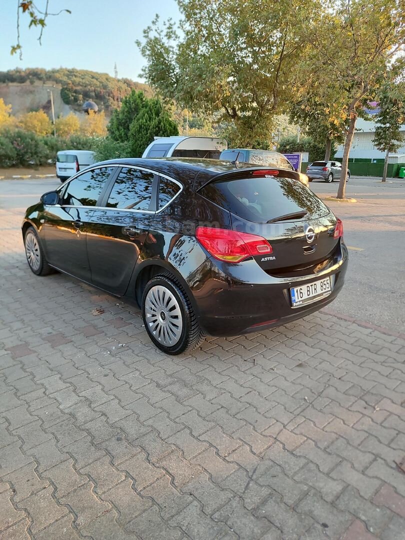 Sahibinden Opel Astra 1.6 Edition 2012 Model Bursa 174.000 km Siyah 4