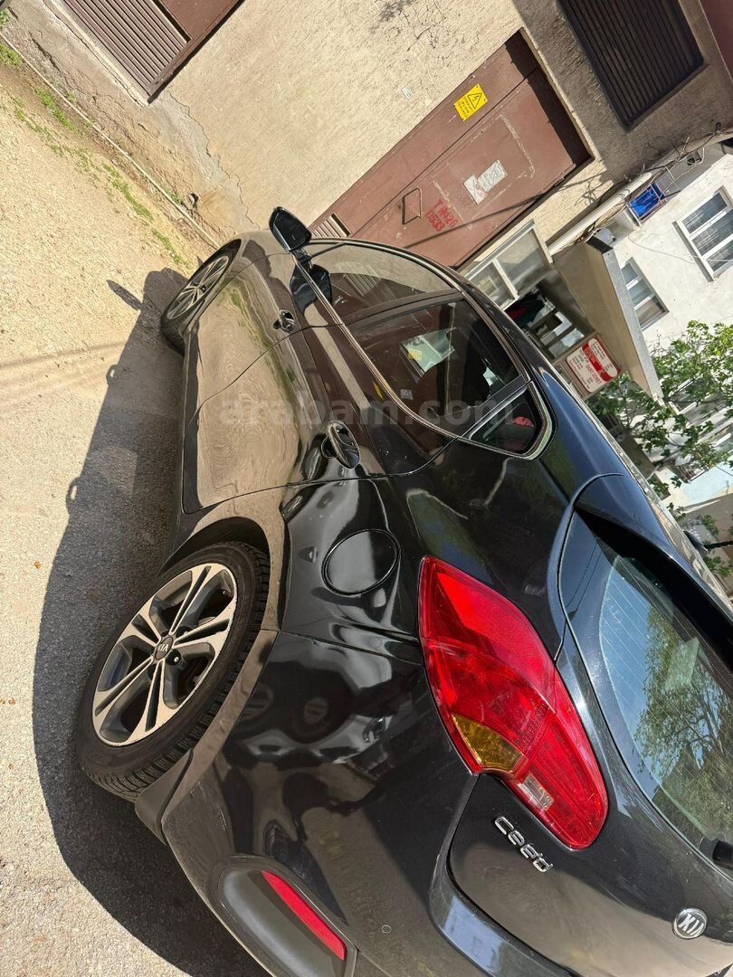 Sahibinden Kia Ceed 1.6 CRDi Concept Plus 2013 Model Bursa 295.000 km Siyah 4