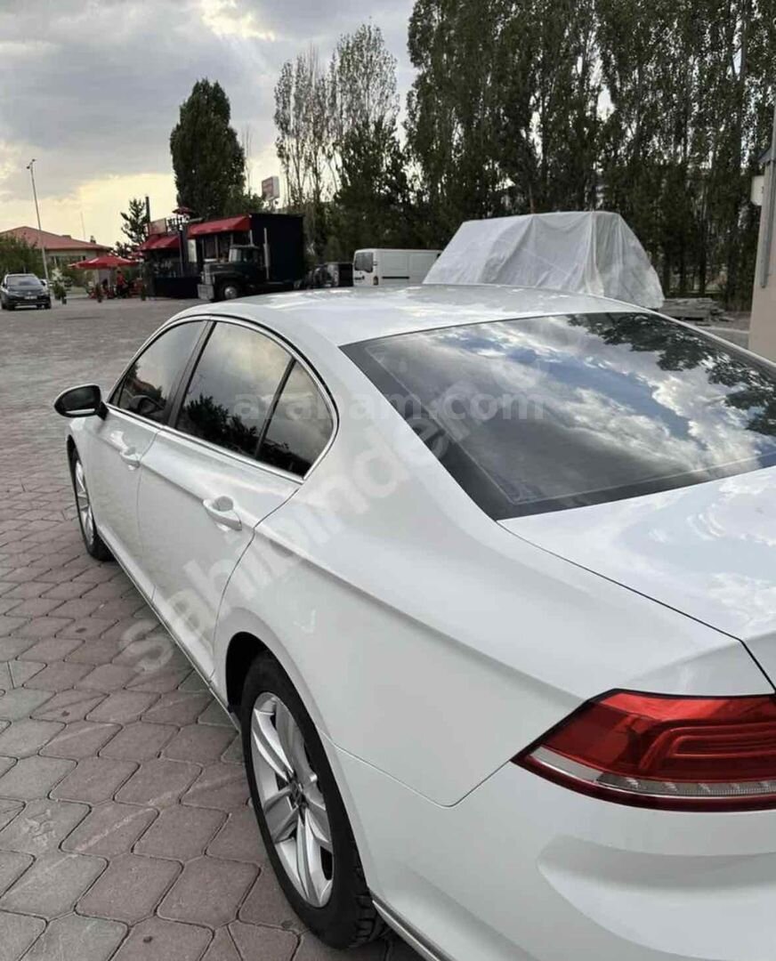 Sahibinden Volkswagen Passat 1.4 TSi BlueMotion Comfortline 2017 Model Kars 120.000 km Beyaz 3
