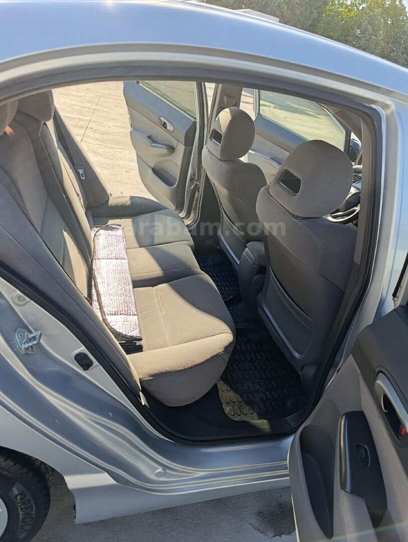 Sahibinden Honda Civic 1.6i VTEC Elegance 2007 Model İzmir 221.000 km Gri 5